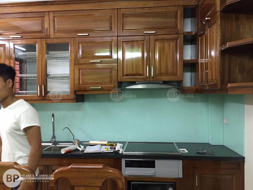 Lắp kính sơn màu ốp bếp Khu Tập Thể A40 Dương Nội